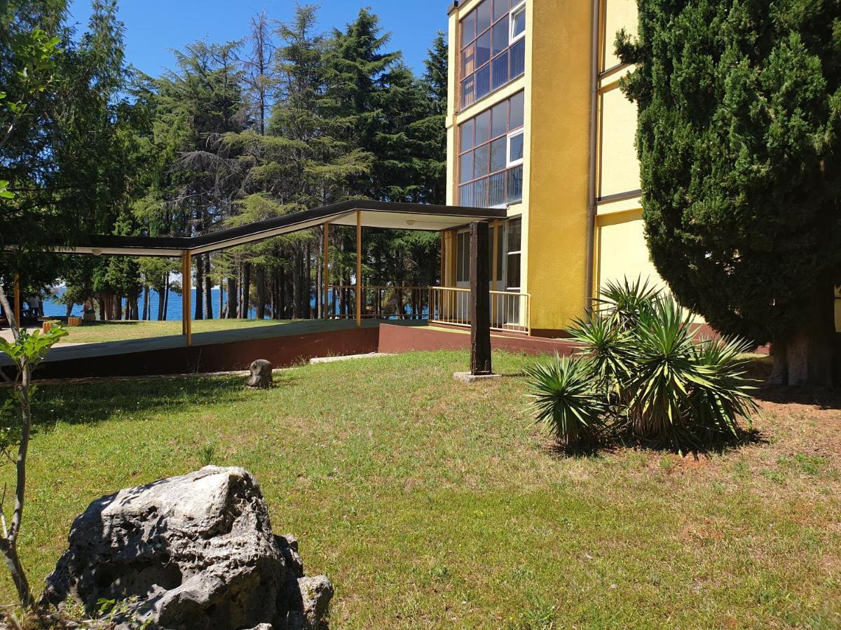 Youth Hostel Pinesta Novigrad  Bagian luar foto