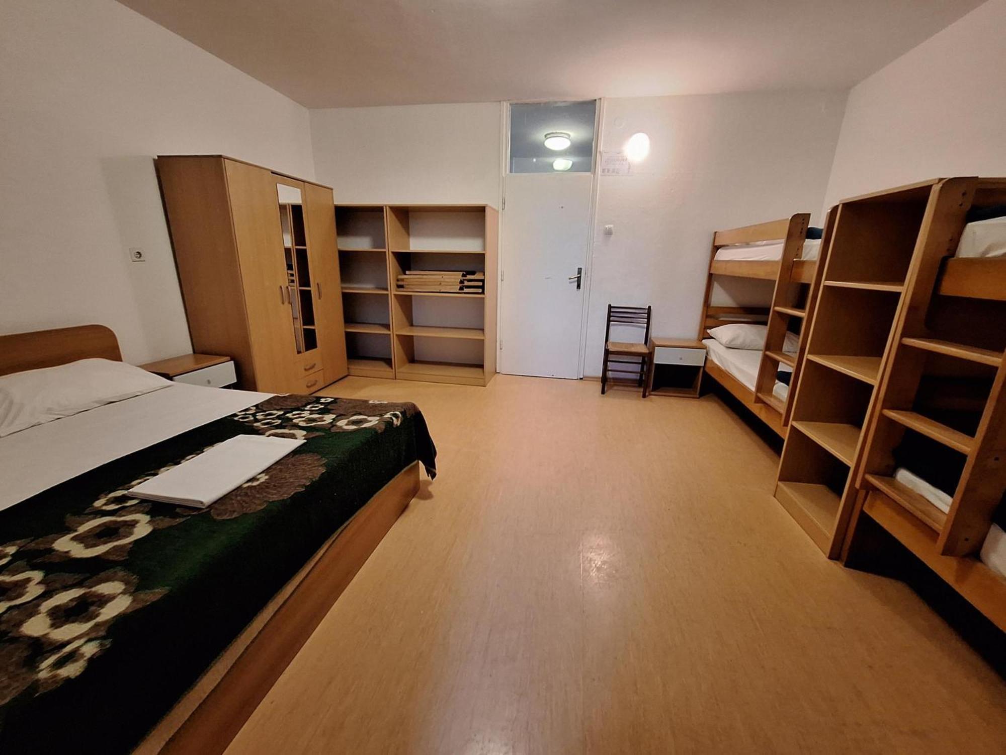 Youth Hostel Pinesta Novigrad  Bagian luar foto